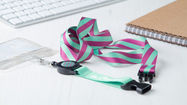 Lanyards mit ausziehbarem Ausweishalter bedrucken
